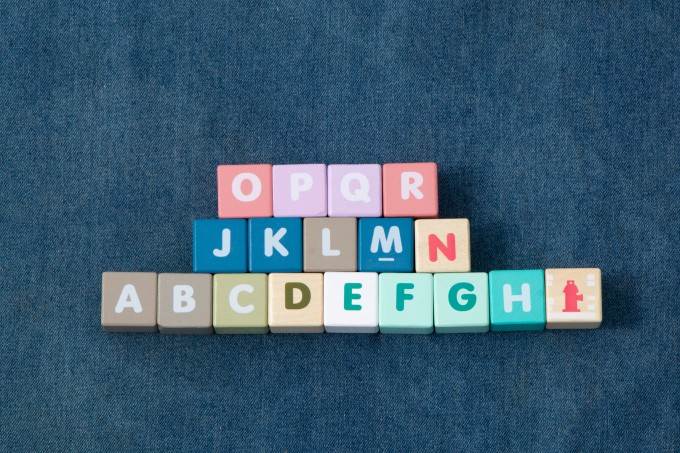 便于宝宝抓握的实木积木高清图