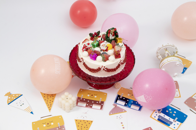 节日气氛彩色气球蛋糕实拍图
