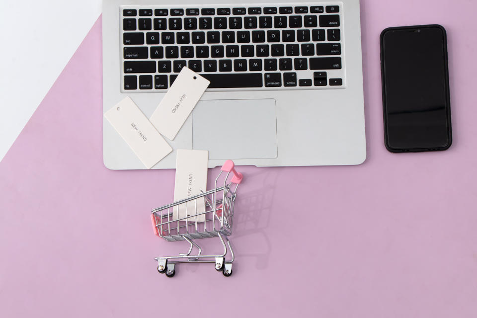 粉色购物车电商活动高清图