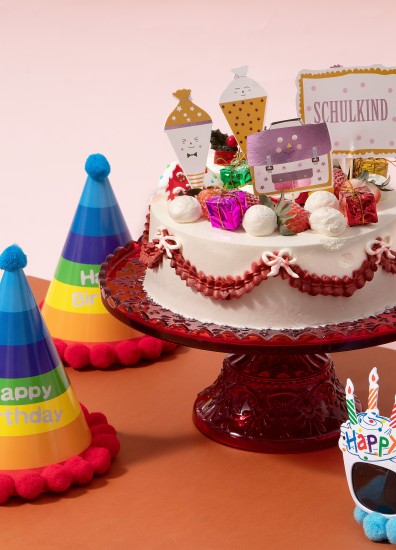 彩色帽子眼镜蛋糕近景实拍图