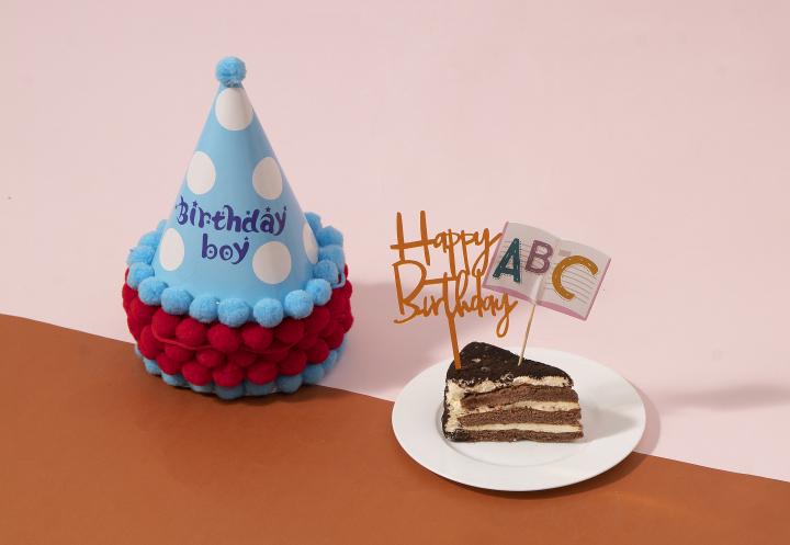 节日生日气氛装饰帽子三角蛋糕高清图版权图片下载