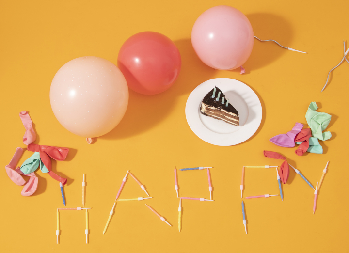 糖果色蜡烛气球小蛋糕装饰品高清图版权图片下载