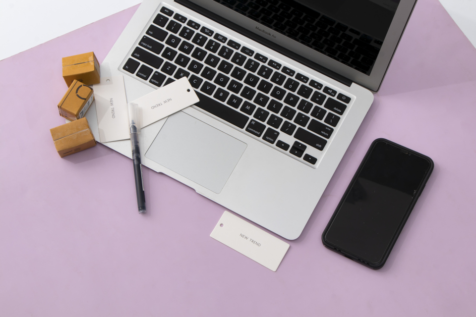 电商新潮流服饰活动促销实拍图