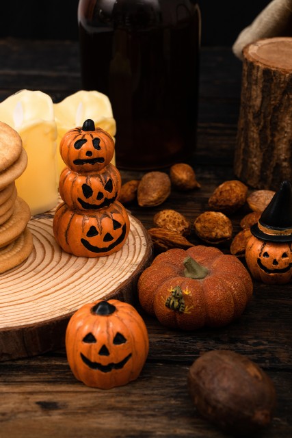 捣蛋鬼万圣节敲门要糖果高清图