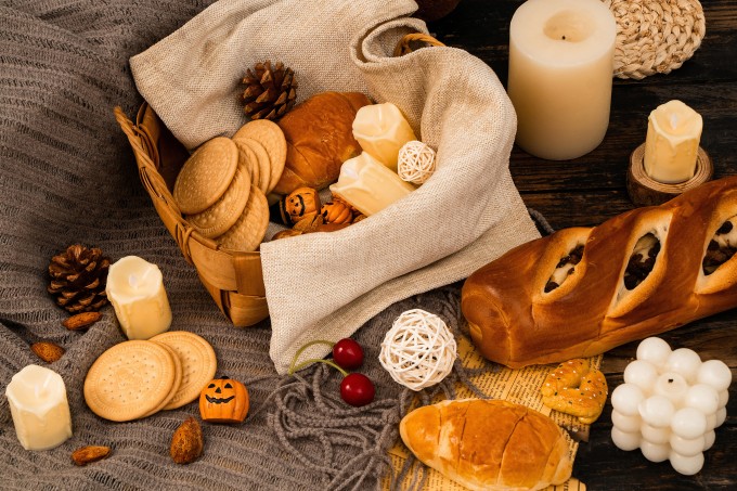 美味可口的万圣节餐前面包实拍图