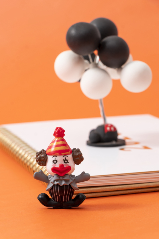 西方节日愚人节小丑摆件实拍图