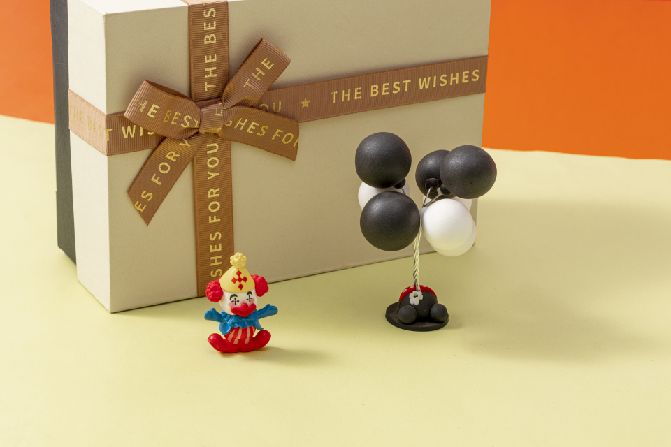 蝴蝶结礼物包装盒近景高清图