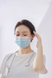 防护口罩女性护士实拍图