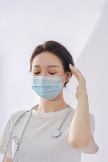 防护口罩女性护士实拍图