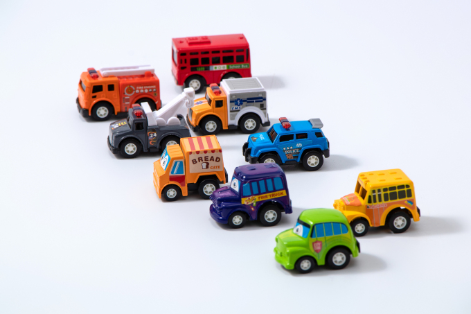 多辆精仿真模型玩具小汽车实拍图