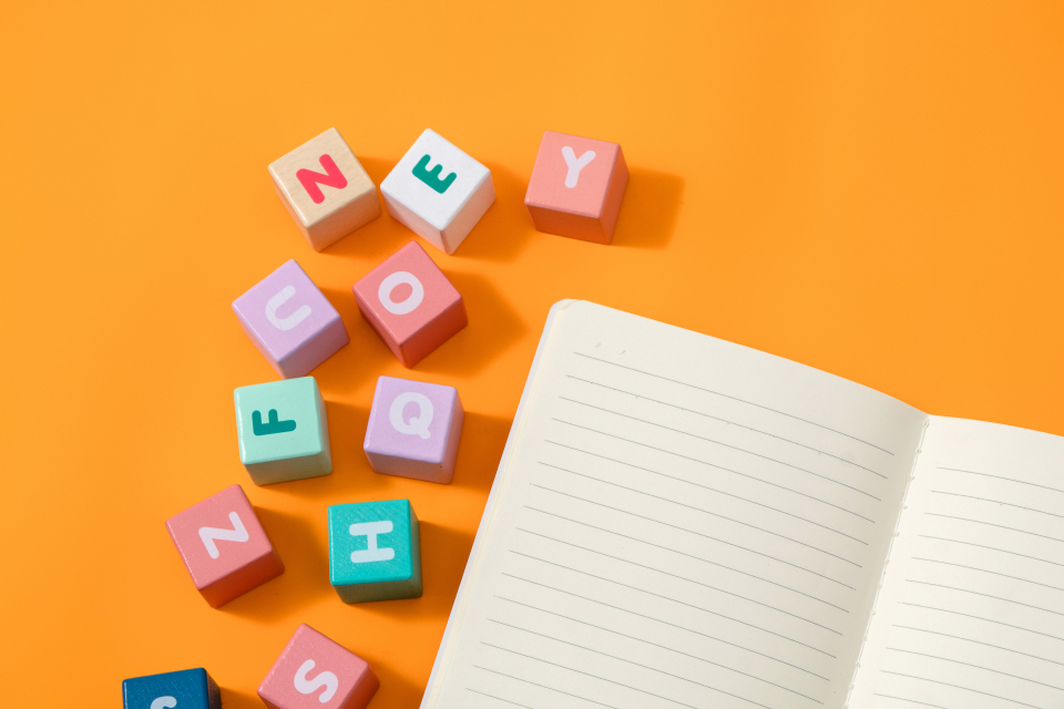 彩色方块积木益智启蒙本实拍图