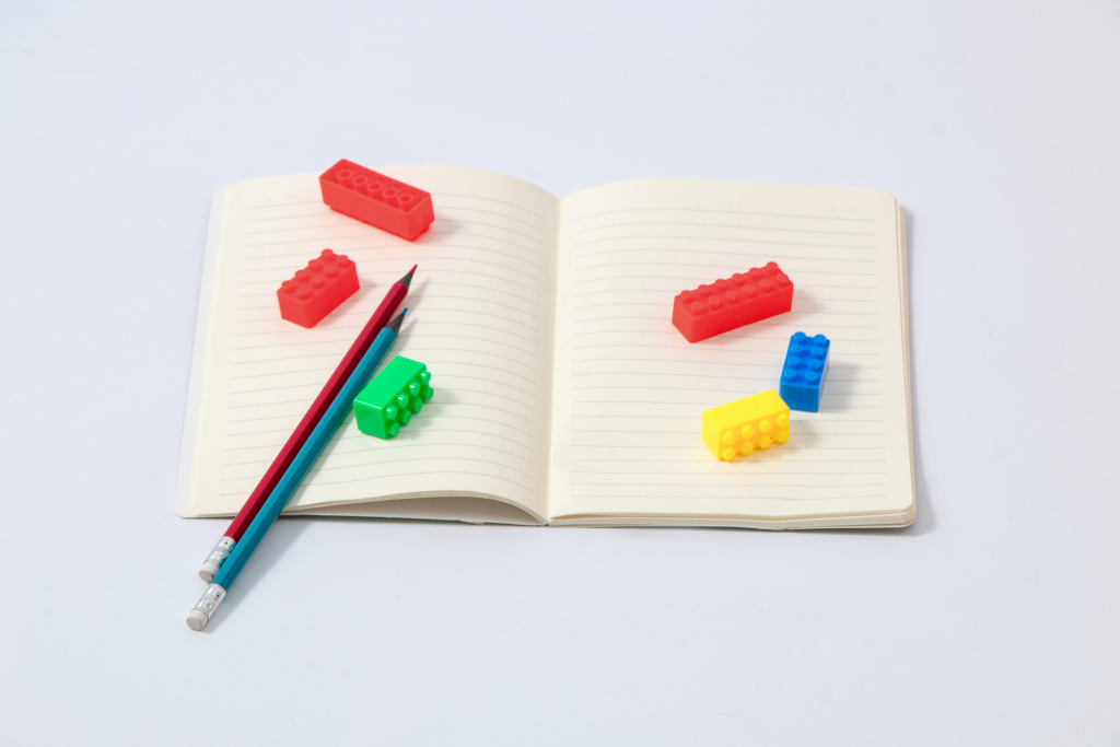 数学笔记本益智彩色积木实拍图版权图片下载