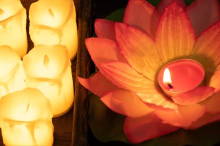 中元节放河灯祈愿故人图片