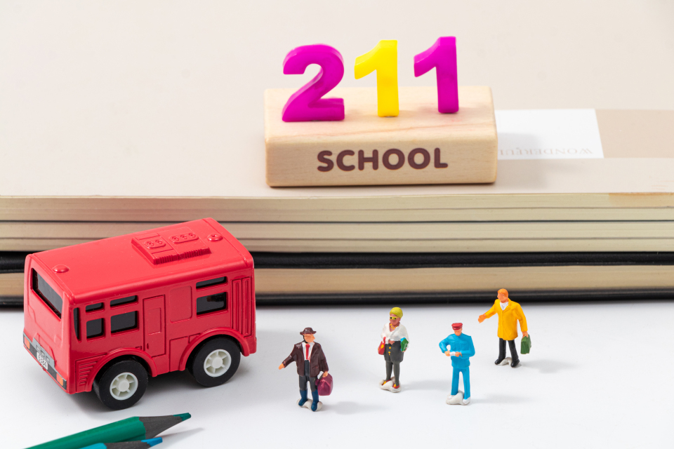 彩色积木模型小人实拍图