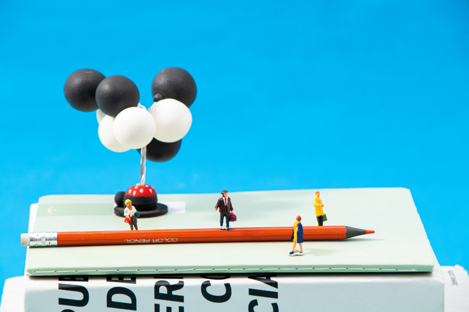 模型仿真小人气球摆件高清图