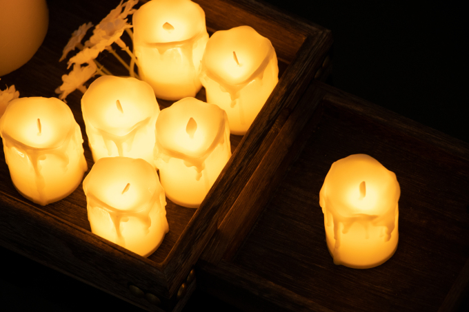 点燃蜡烛中元节祈愿高清图