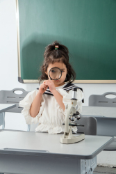 儿童科学趣味实验显微镜实拍图