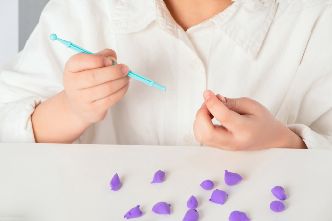 切成一块块的紫色太空泥实拍图