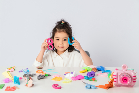 太空泥玩具英文字母实拍图