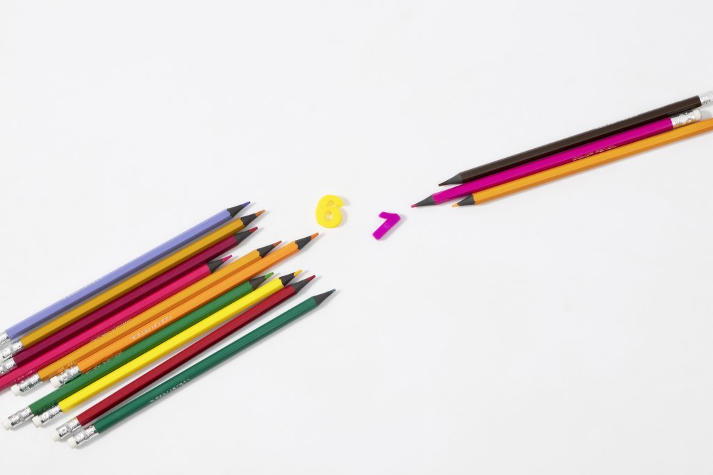 六一儿童节彩色铅笔数字积木高清图版权图片下载