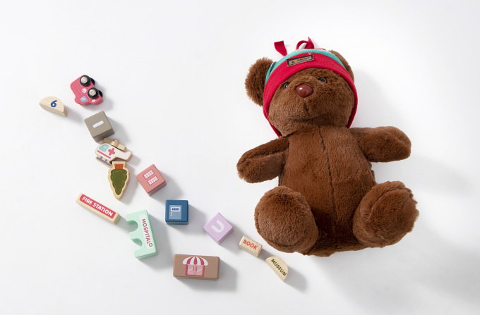 毛绒玩具熊木头积木高清图