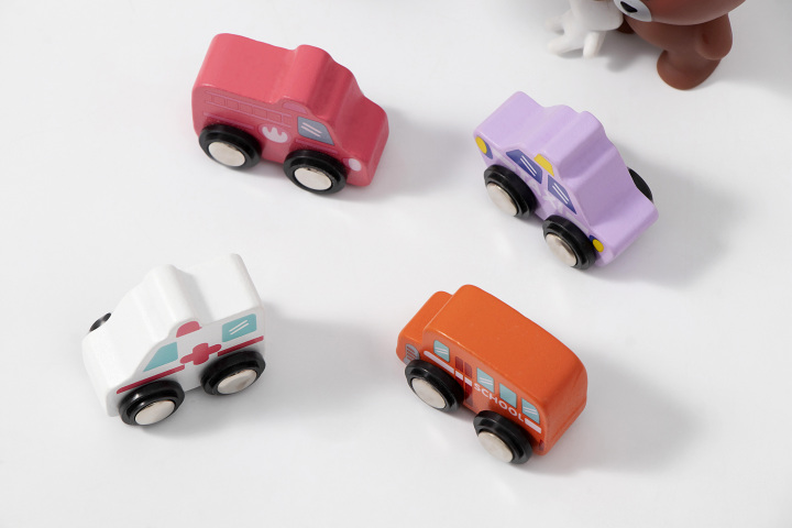 儿童可爱玩具车高清图版权图片下载