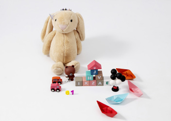 小兔子积木纸船汽车玩具高清图