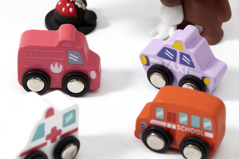 木质儿童玩具彩色积木小车高清图