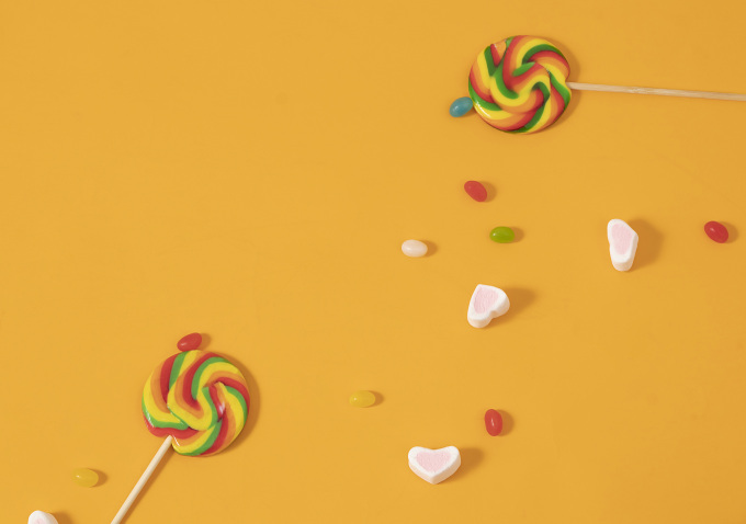 心形软糖彩色棒棒糖实拍图
