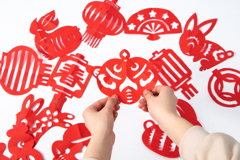 中国传统节日春季窗花剪纸兔子灯笼实拍图