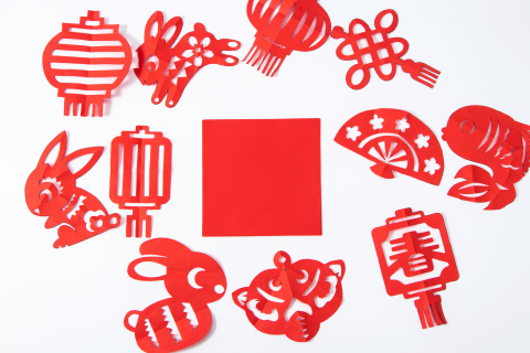 红色剪纸可爱兔子图案新年气氛实拍图