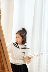 美术绘画小女孩高清图