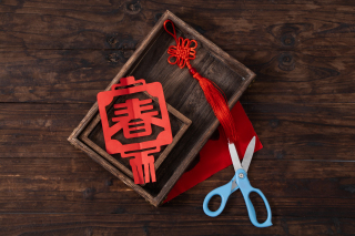 中国结春字剪纸实拍图