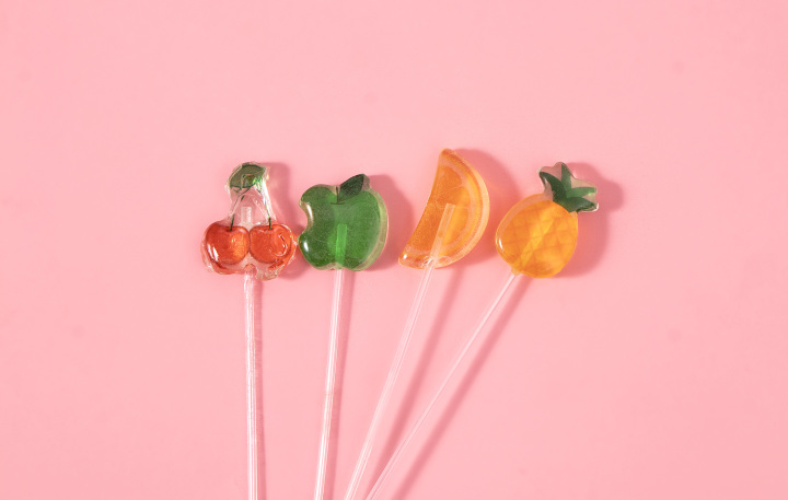 彩色水果图案长杆零食糖实拍图版权图片下载