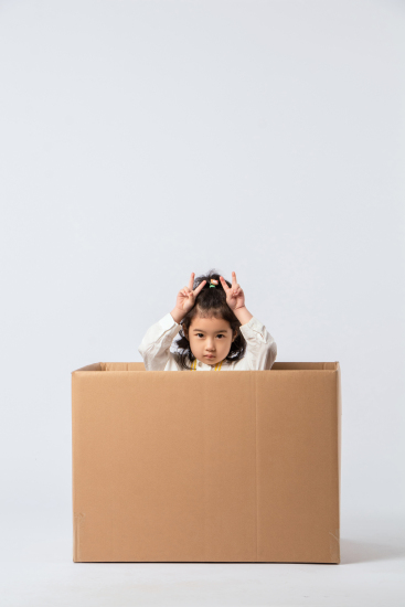 小兔子女宝宝开心玩耍实拍图