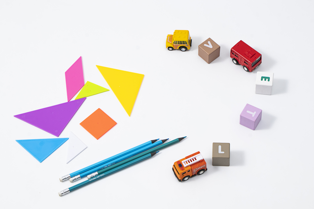 diy积木彩色几何形状实拍图版权图片下载