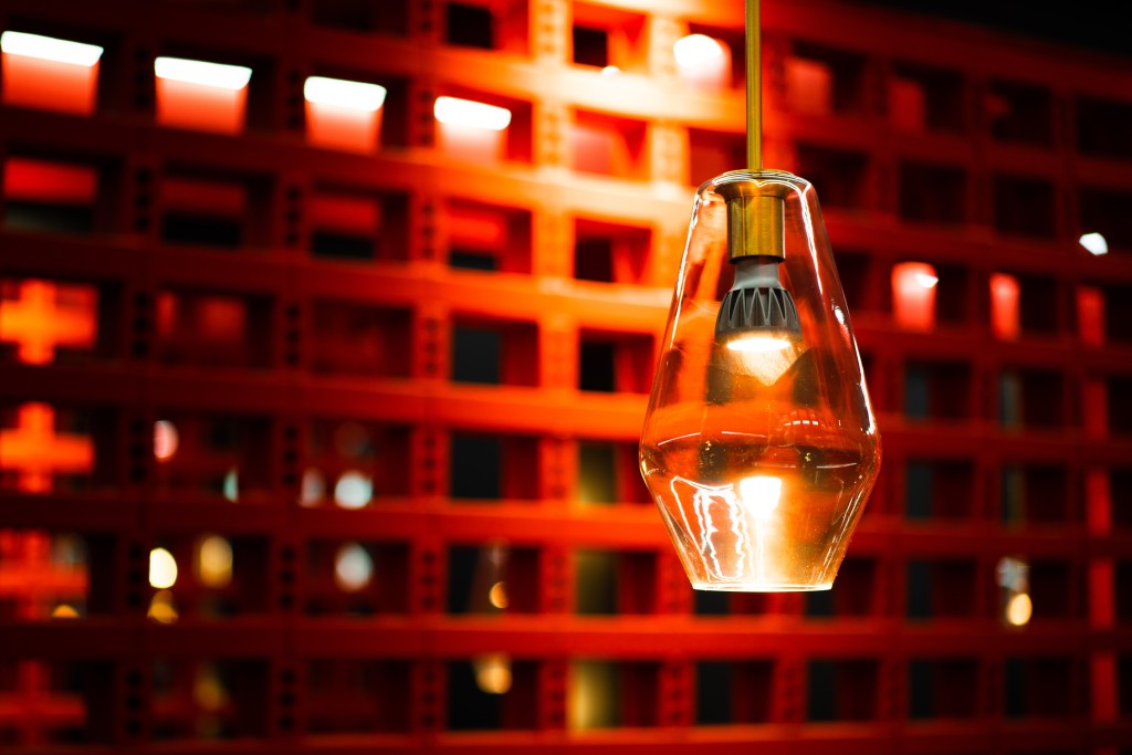 烧烤店玻璃灯罩近景实拍图版权图片下载