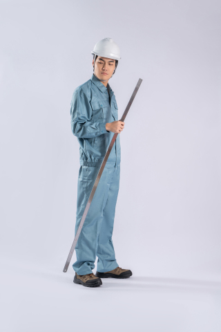 工地工人使用工具展示图