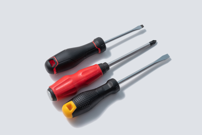 红色黑色螺丝刀工具实拍图
