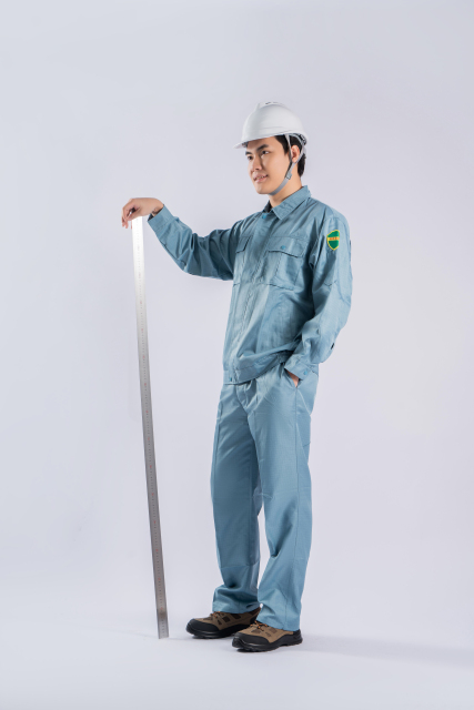 工地测量工具员工展示图