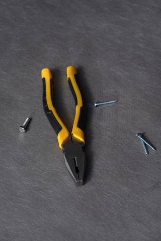 轻便电工专用钢丝钳图片