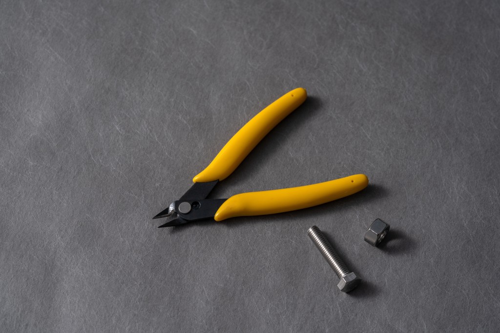 钢丝钳电工专用钳子实拍图版权图片下载