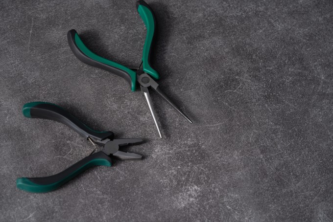 高碳钢精工尖嘴钳实拍图