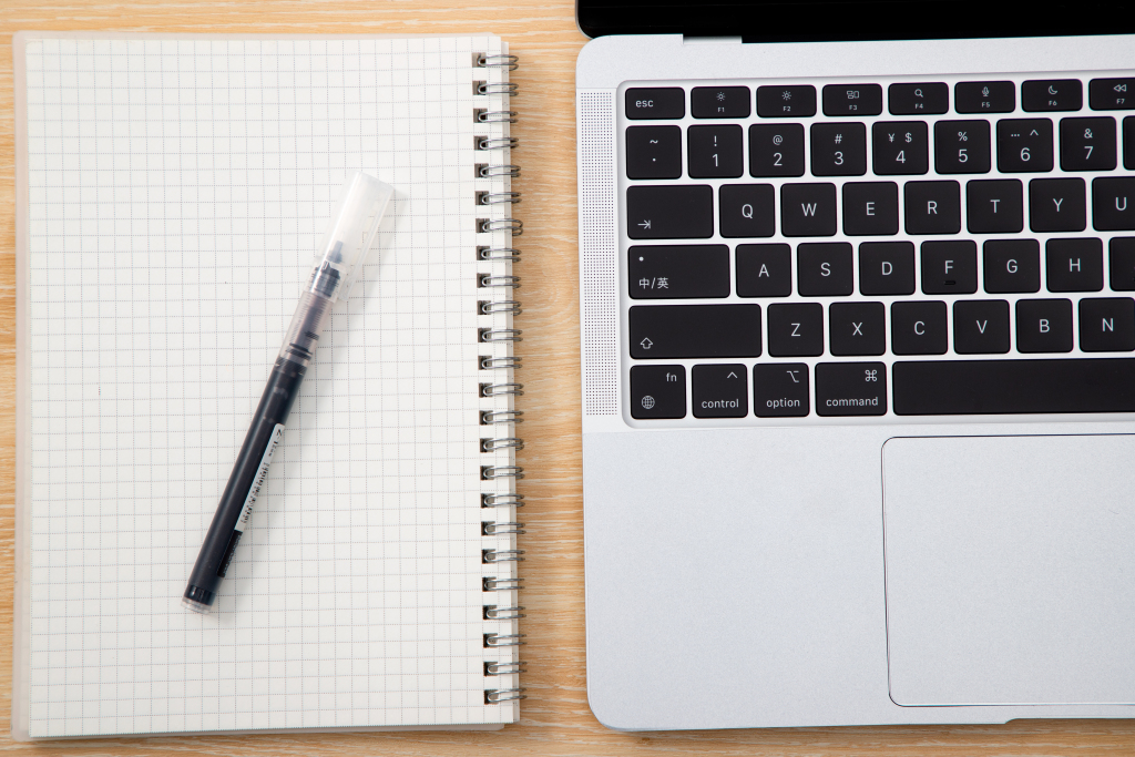 笔记本电脑办公用品高清图版权图片下载