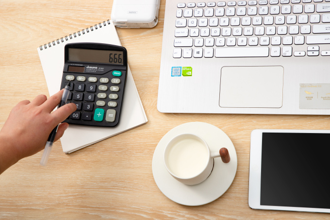 会计日常办公桌面实拍图