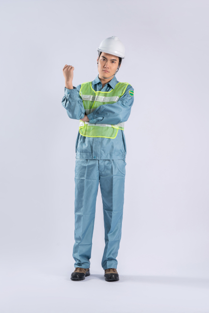 安全监督员带安全帽实拍图