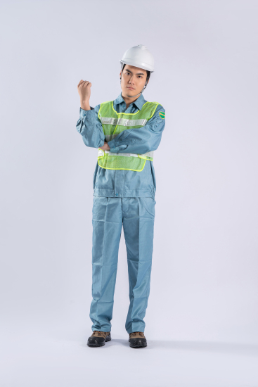 安全监督员带安全帽实拍图