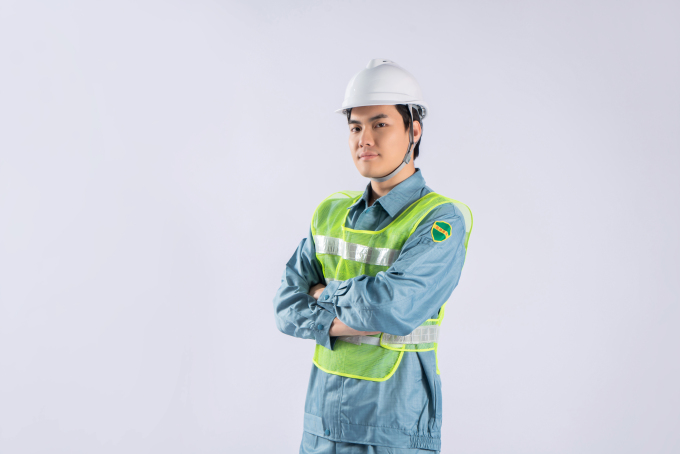 工地安全监督员近景实拍图