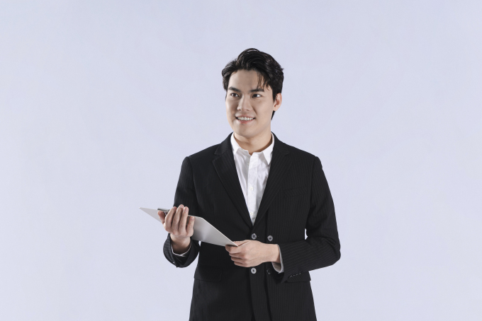 笑容温和的专业老师实拍图