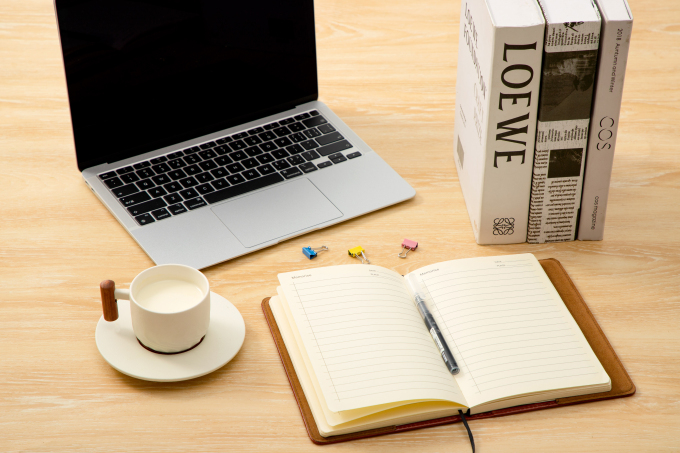 商务简约办公桌面高清图